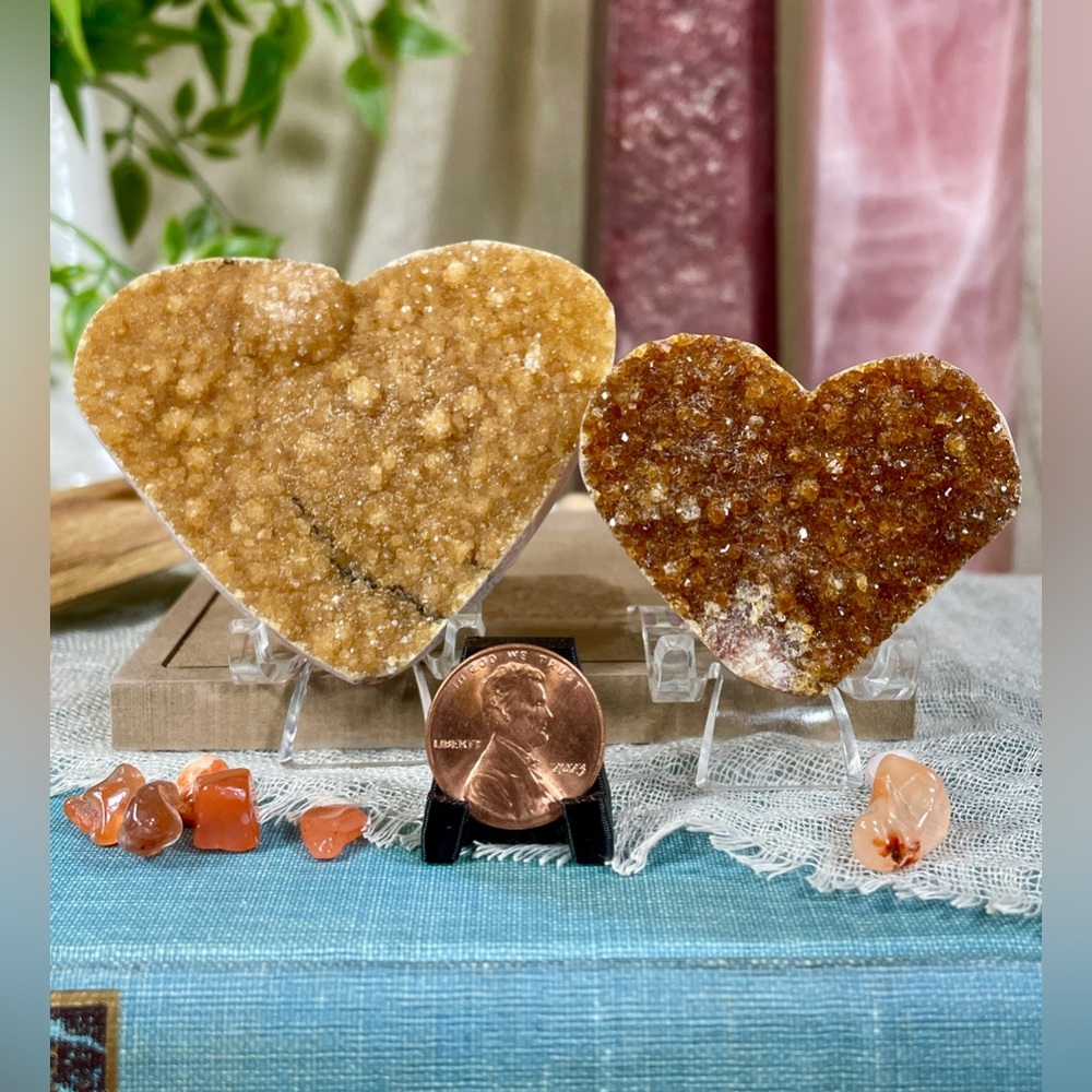 1288 2 Piece Set of Citrine Crystal Heart Carvings - Picture 9 of 9